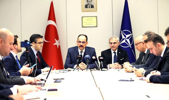 Un porte-parole présidentiel turc tient une conférence de presse sur la candidature de la Suède à l'OTAN