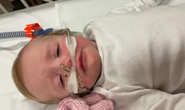 Ruby, la fille de Harri, hospitalisée pour des problèmes respiratoires