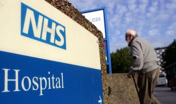 Les données du NHS montrent que 7,4 millions de personnes attendent une opération