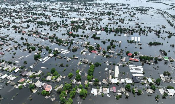 Des villes entières de l'oblast de Kherson sont sous l'eau après la destruction d'un barrage 