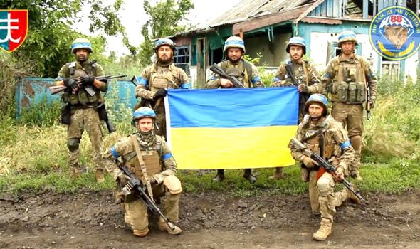 Les Marines ukrainiens ont affirmé avoir libéré lundi Storozheve, le cinquième village en quatre jours 